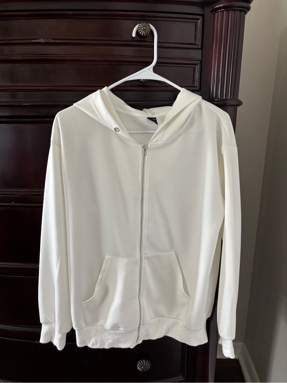 SHEIN White Pullover with Branded Neck Tag